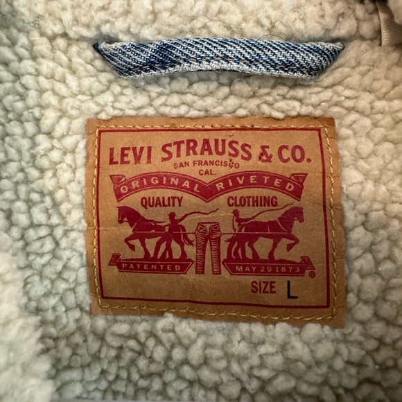 Levi's Women's Original Sherpa Trucker Jacket - Picture 6 of 7